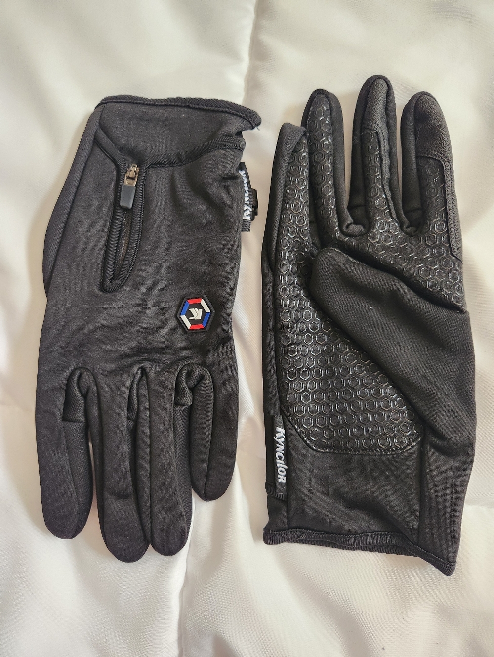 Womans Black Touchscreen Winter Gloves with Grip